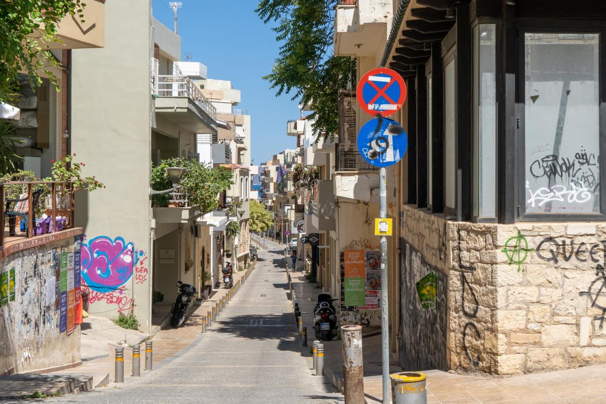 City Four Lions B Lägenhet Heraklion Exteriör bild